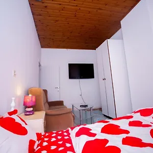 Bed & Breakfast Agreable Chambre Sur Avc Parking Et Wifi Gratuit, Luik